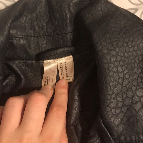 Black leather jacket - Picture 3 of 3